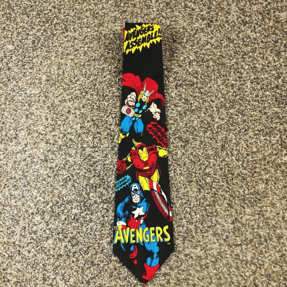 VTG 1994 Marvel Avengers Comics Red White Blue Silk Tie Necktie Comic Corner